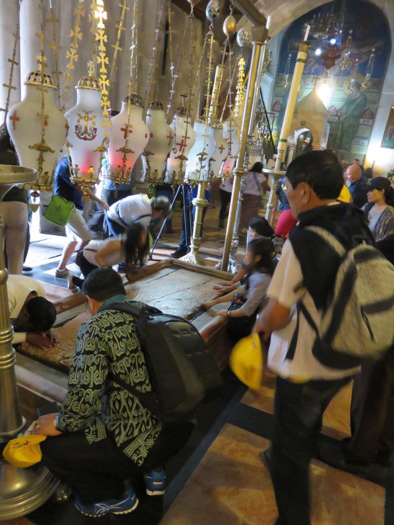 14a Stone of Anointing pilgrims pilgrims at the holy stone